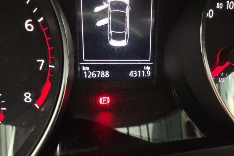 Used Volkswagen Magotan 2017 380TSI DSG Luxury Model Odometer Close Up