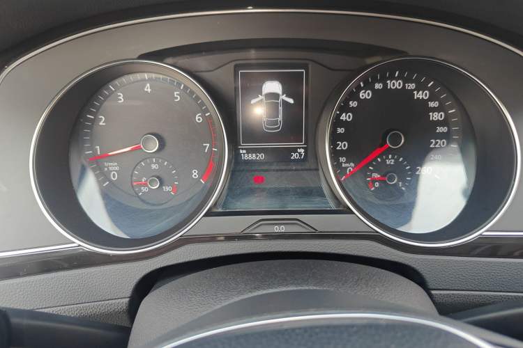 Used Volkswagen Magotan 2017 330TSI DSG Leading Model Odometer Close Up