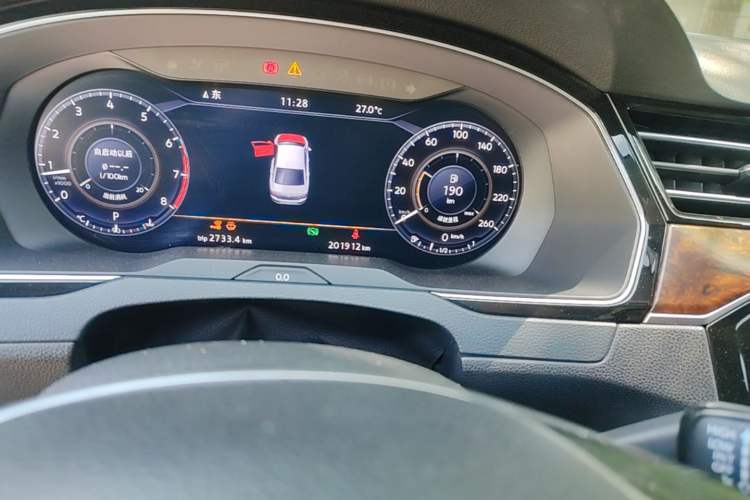 Used Volkswagen Magotan 2017 330TSI DSG Luxury Model Odometer Close Up