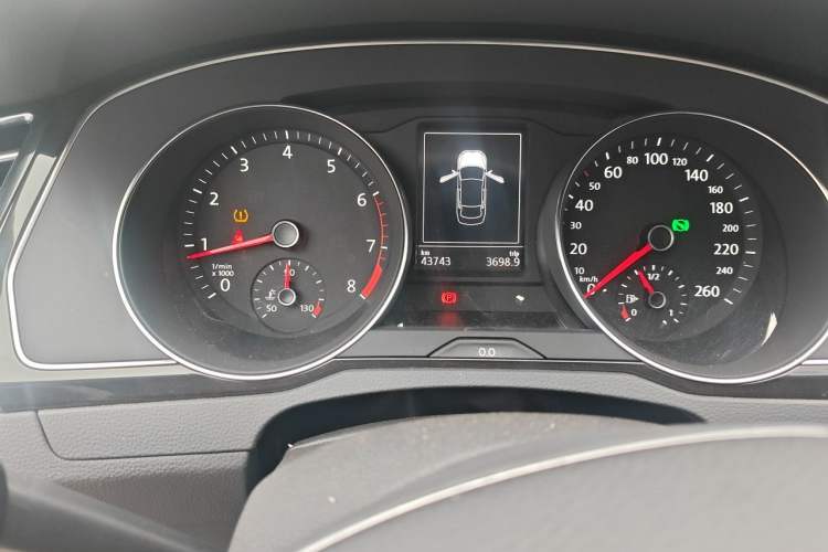 Used Volkswagen Magotan 2017 330TSI DSG Leading Model Odometer Close Up