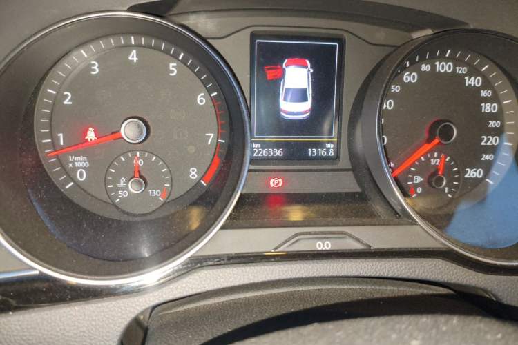 Used Volkswagen Magotan 2017 330TSI DSG Luxury Model Odometer Close Up