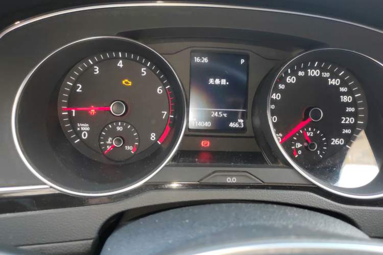 Used Volkswagen Magotan 2017 330TSI DSG Luxury Model Odometer Close Up