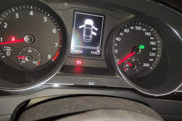 Used Volkswagen Magotan 2017 330TSI DSG Luxury Model Odometer Close Up