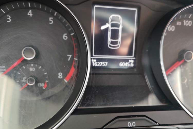 Used Volkswagen Magotan 2017 330TSI DSG Luxury Model Odometer Close Up