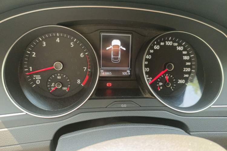 Used Volkswagen Magotan 2017 280TSI DSG Comfort Model Odometer Close Up