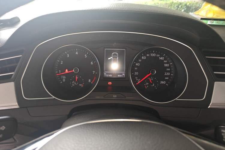 Used Volkswagen Magotan 2017 280TSI DSG Comfort Model Odometer Close Up
