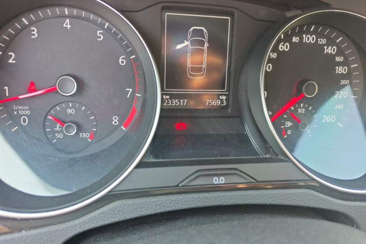 Used Volkswagen Magotan 2017 380TSI DSG Luxury Model Odometer Close Up