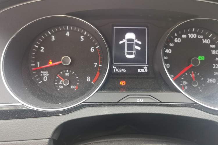 Used Volkswagen Magotan 2017 330TSI DSG Leading Model Odometer Close Up