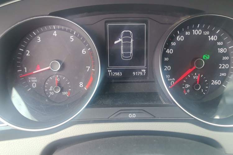 Used Volkswagen Magotan 2017 330TSI DSG Luxury Model Odometer Close Up