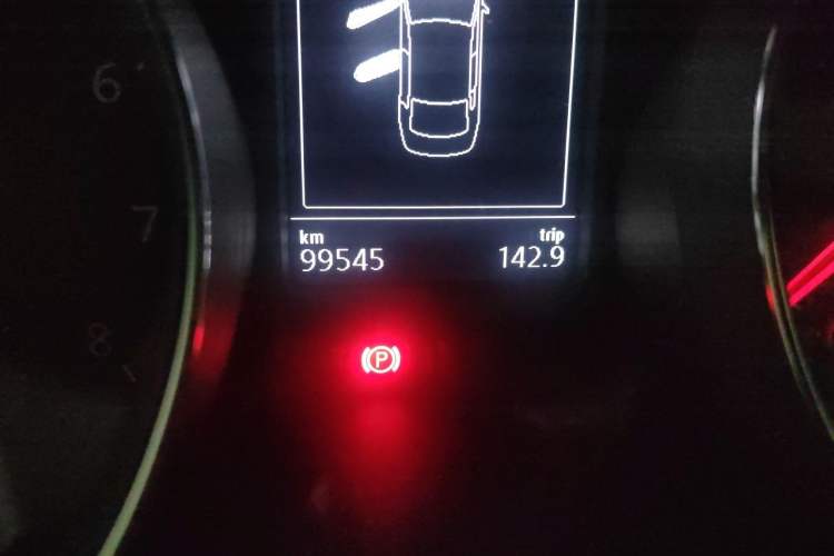 Used Volkswagen Magotan 2017 330TSI DSG Luxury Model Odometer Close Up