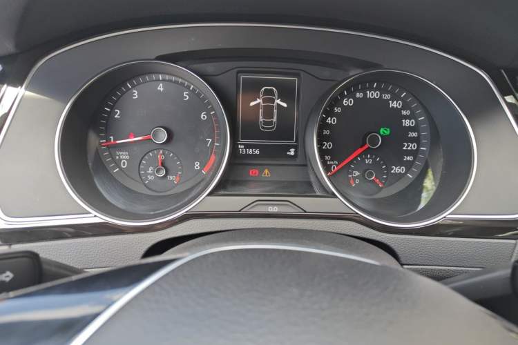 Used Volkswagen Magotan 2017 380TSI DSG Luxury Model Odometer Close Up