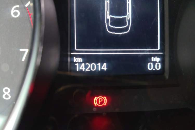 Used Volkswagen Magotan 2017 330TSI DSG Luxury Model Odometer Close Up