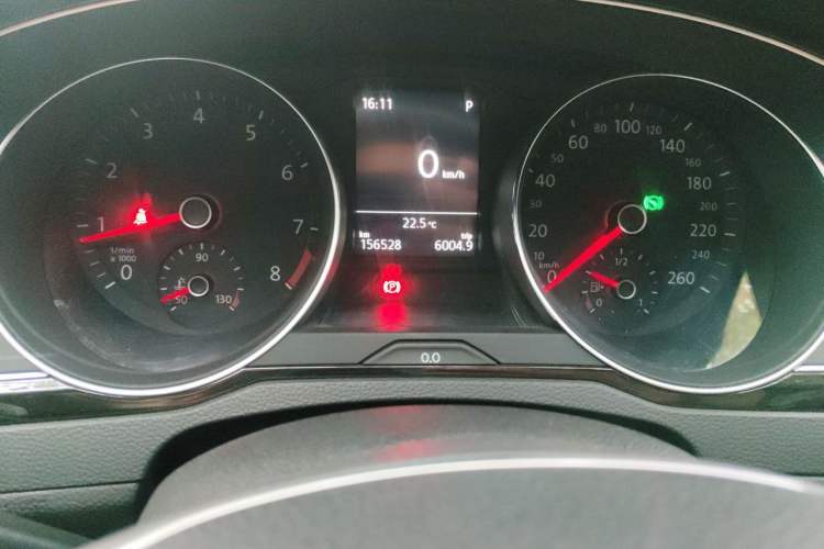 Used Volkswagen Magotan 2017 330TSI DSG Luxury Model Odometer Close Up