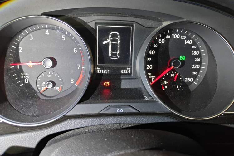 Used Volkswagen Magotan 2017 330TSI DSG Luxury Model Odometer Close Up
