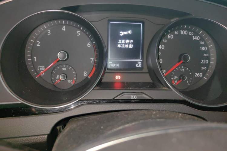 Used Volkswagen Magotan 2017 330TSI DSG Luxury Model Odometer Close Up