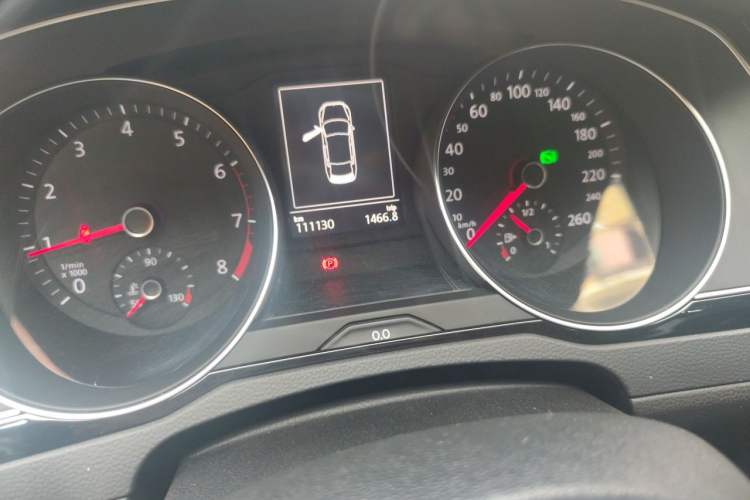 Used Volkswagen Magotan 2017 330TSI DSG Luxury Model Odometer Close Up