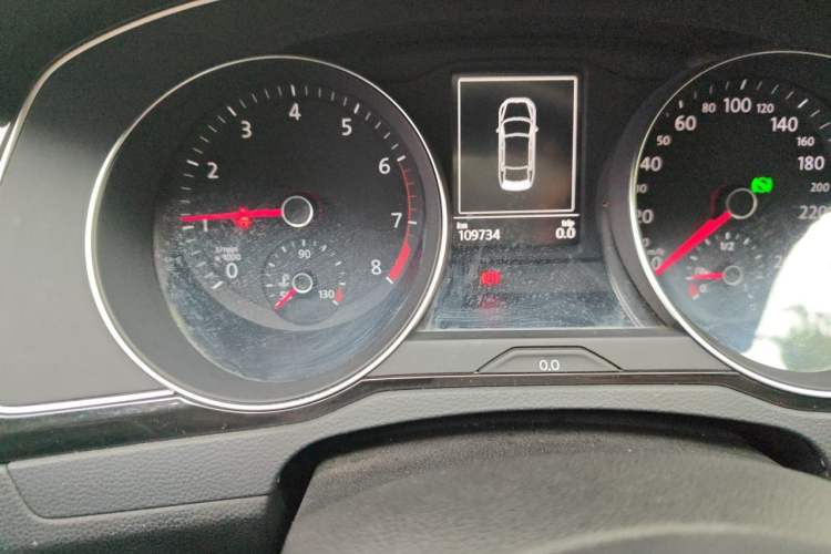 Used Volkswagen Magotan 2017 330TSI DSG Luxury Model Odometer Close Up