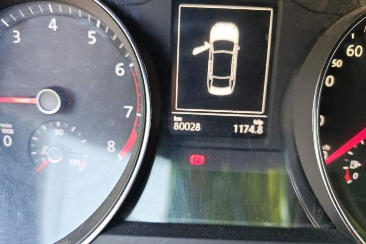 Used Volkswagen Magotan 2017 280TSI DSG Comfort Model Odometer Close Up