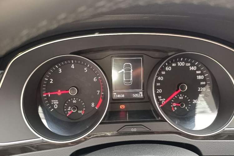 Used Volkswagen Magotan 2017 330TSI DSG Luxury Model Odometer Close Up
