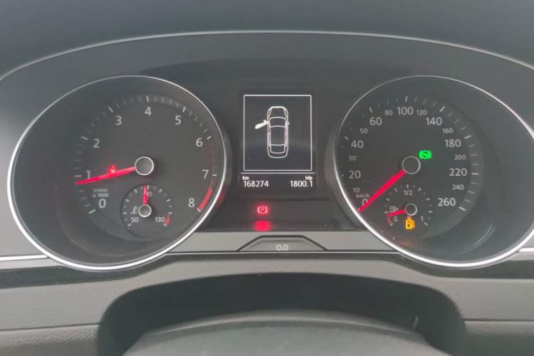 Used Volkswagen Magotan 2017 280TSI DSG Leading Edition Odometer Close Up