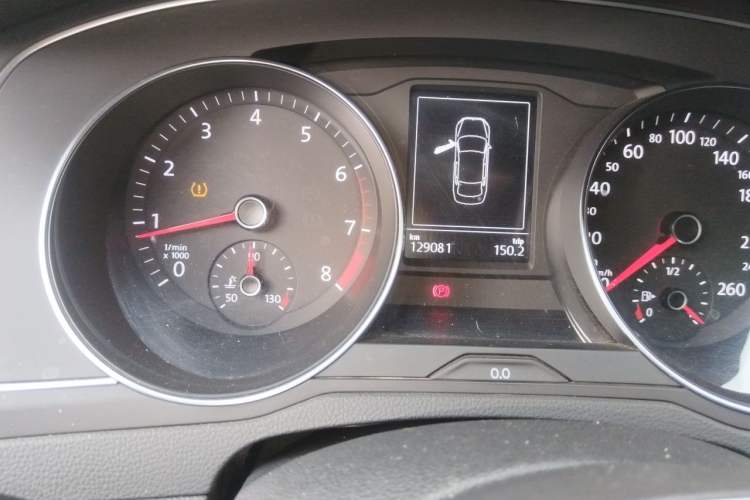 Used Volkswagen Magotan 2017 280TSI DSG Comfort Model Odometer Close Up