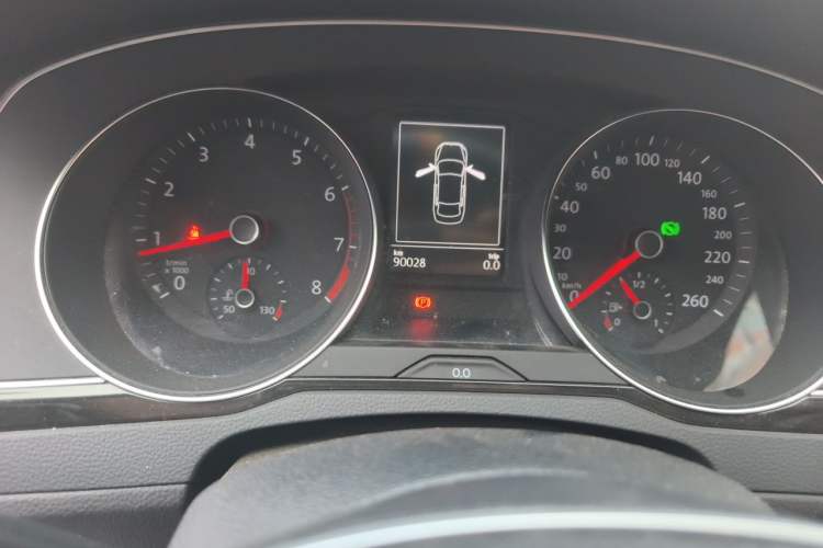 Used Volkswagen Magotan 2017 330TSI DSG Luxury Model Odometer Close Up