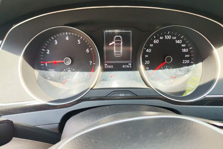 Used Volkswagen Magotan 2017 330TSI DSG Leading Model Odometer Close Up