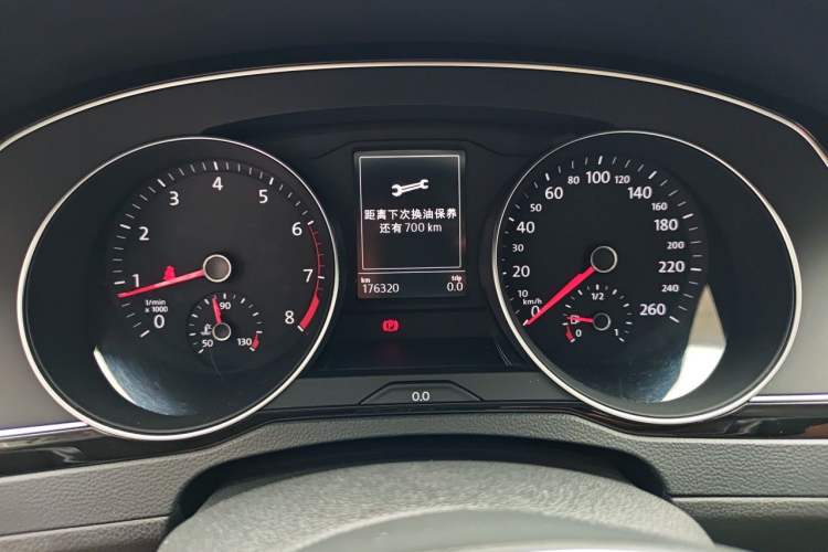 Used Volkswagen Magotan 2017 330TSI DSG Leading Model Odometer Close Up