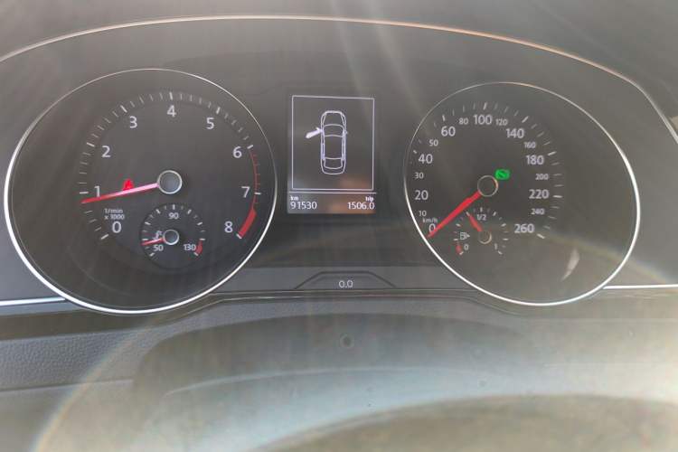 Used Volkswagen Magotan 2017 330TSI DSG Luxury Model Odometer Close Up