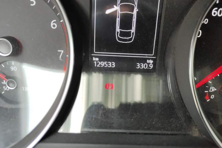 Used Volkswagen Magotan 2017 330TSI DSG Luxury Model Odometer Close Up