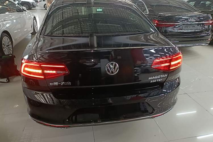 Used Volkswagen Magotan 2017 330TSI DSG Luxury Model Rear