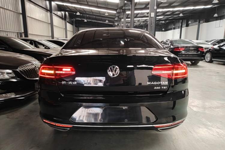 Used Volkswagen Magotan 2017 330TSI DSG Luxury Model Rear