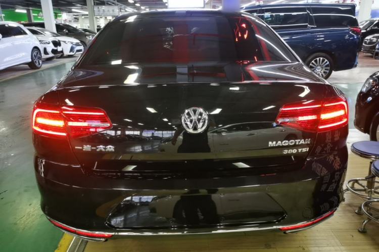 Used Volkswagen Magotan 2017 330TSI DSG Luxury Model Rear