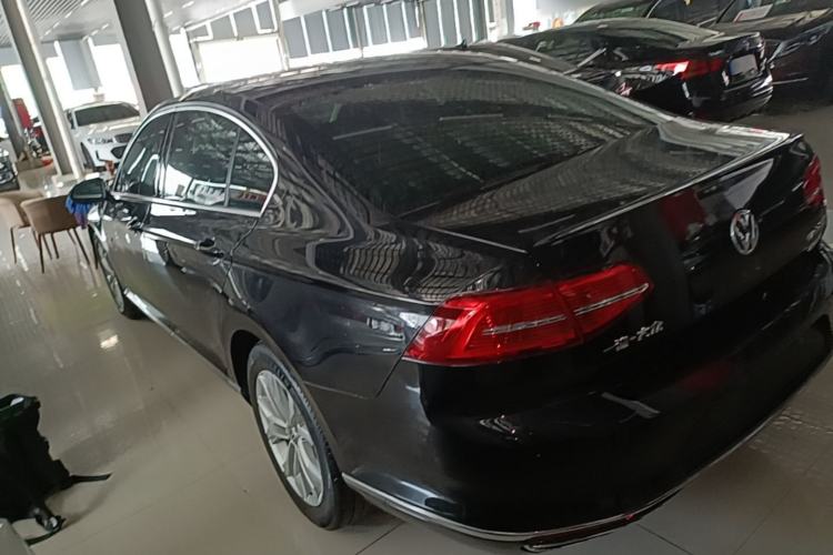 Used Volkswagen Magotan 2017 330TSI DSG Luxury Model Rear Left 45 Deg