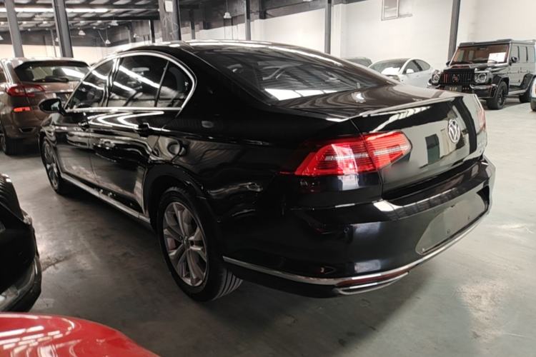 Used Volkswagen Magotan 2017 330TSI DSG Luxury Model Rear Left 45 Deg