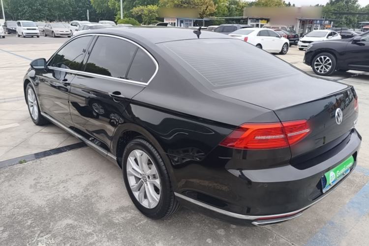 Used Volkswagen Magotan 2017 380TSI DSG Luxury Model Rear Left 45 Deg