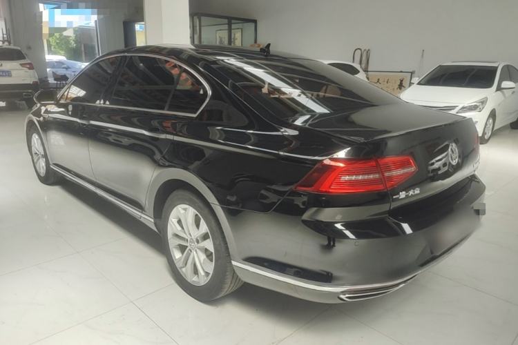 Used Volkswagen Magotan 2017 330TSI DSG Luxury Model Rear Left 45 Deg