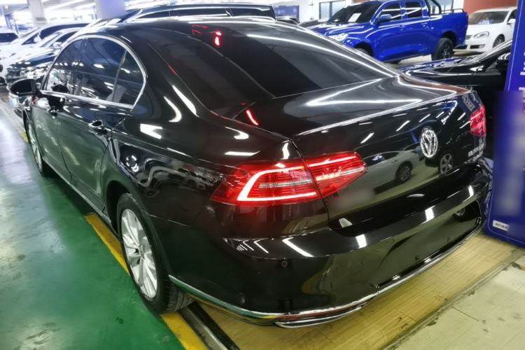 Used Volkswagen Magotan 2017 330TSI DSG Luxury Model Rear Left 45 Deg