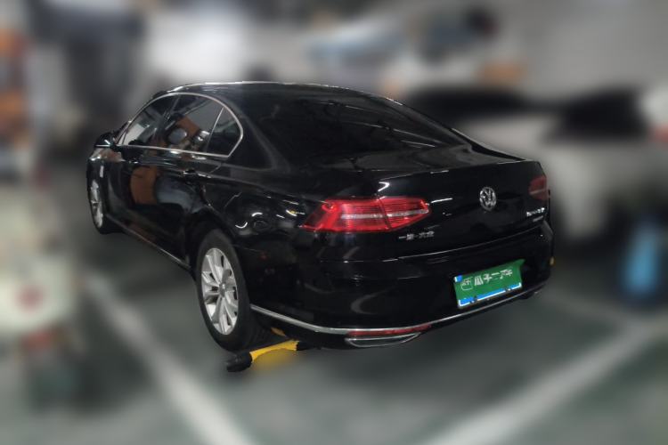 Used Volkswagen Magotan 2017 330TSI DSG Luxury Model Rear Left 45 Deg