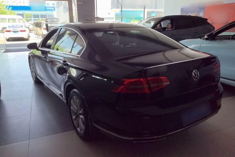 Used Volkswagen Magotan 2017 330TSI DSG Luxury Model Rear Left 45 Deg