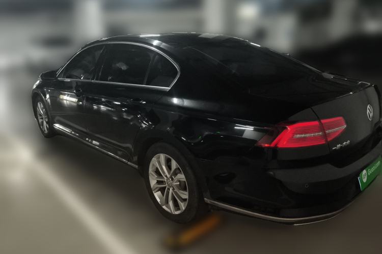 Used Volkswagen Magotan 2017 330TSI DSG Luxury Model Rear Left 45 Deg
