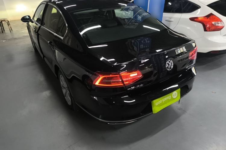 Used Volkswagen Magotan 2017 330TSI DSG Luxury Model Rear Left 45 Deg