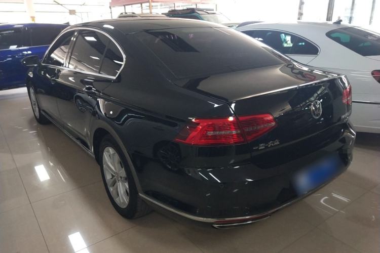 Used Volkswagen Magotan 2017 330TSI DSG Luxury Model Rear Left 45 Deg