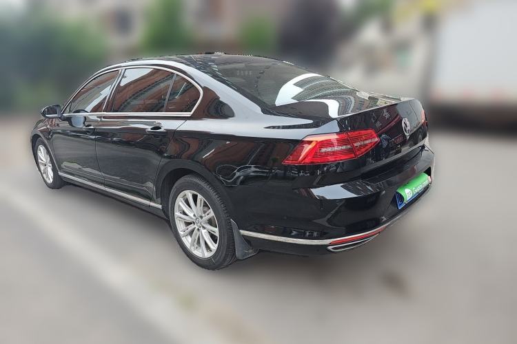 Used Volkswagen Magotan 2017 330TSI DSG Luxury Model Rear Left 45 Deg