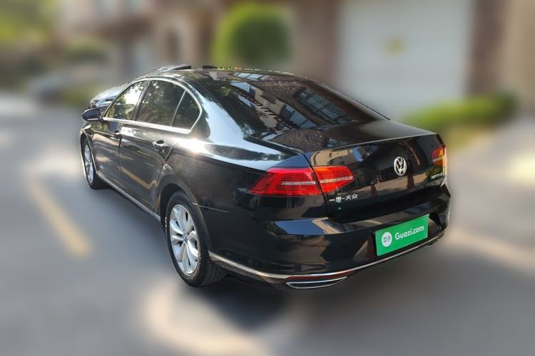 Used Volkswagen Magotan 2017 330TSI DSG Luxury Model Rear Left 45 Deg
