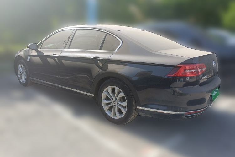 Used Volkswagen Magotan 2017 380TSI DSG Luxury Model Rear Left 45 Deg