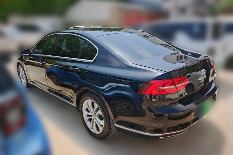 Used Volkswagen Magotan 2017 330TSI DSG Luxury Model Rear Left 45 Deg