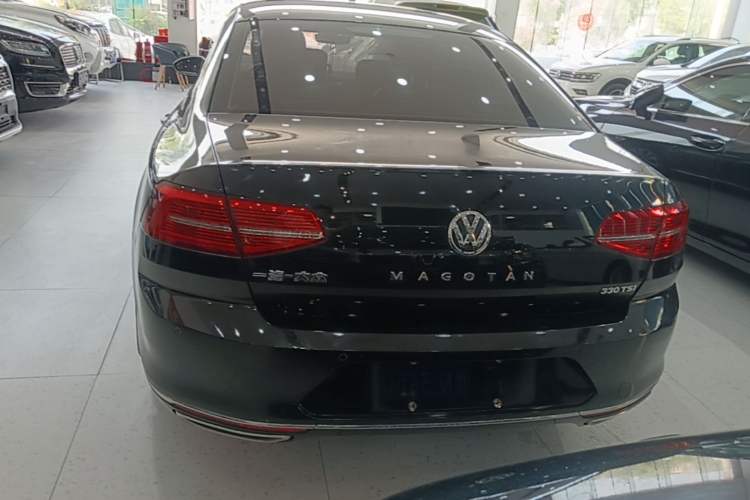 Used Volkswagen Magotan 2017 330TSI DSG Luxury Model Rear
