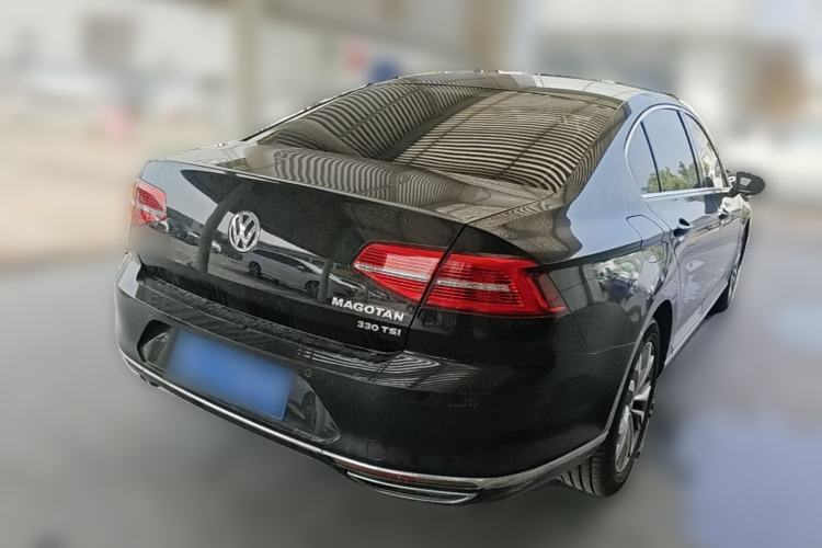 Used Volkswagen Magotan 2017 330TSI DSG Luxury Model Rear Right 45 Deg