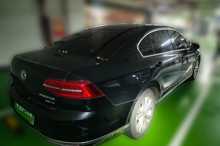 Used Volkswagen Magotan 2017 330TSI DSG Luxury Model Rear Right 45 Deg
